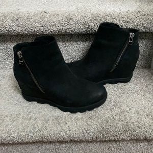 Black Sorel wedges